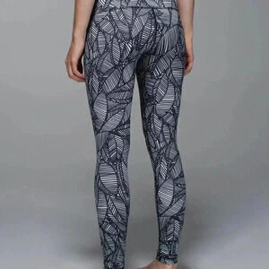 Lululemon wunder under  black white athletic casual banana leaf crop legging 4